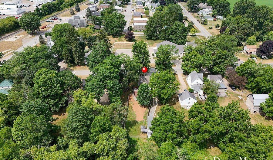 6038 Bancroft Ave SE, Alto, MI 49302 - 4 Beds, 1 Bath