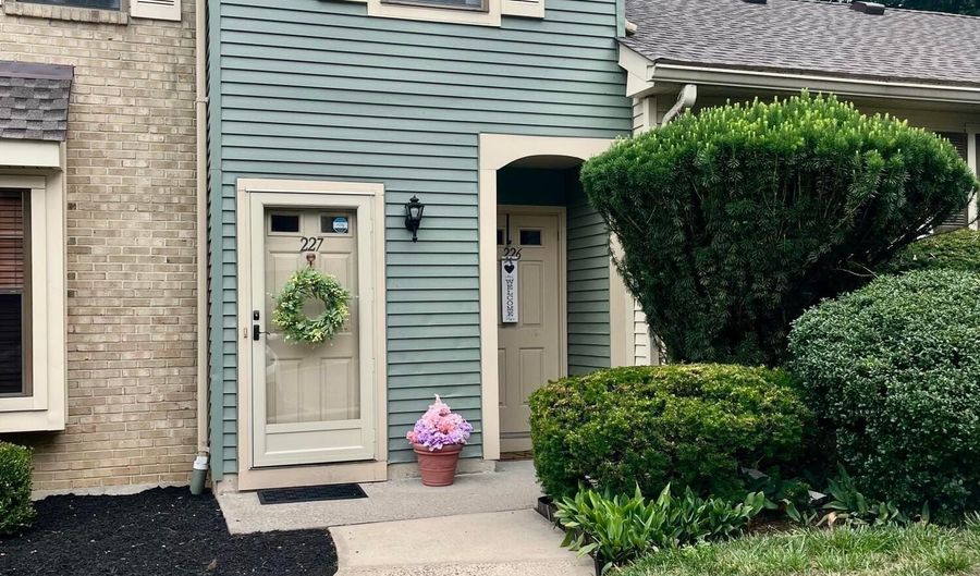 226 Perth Hill Ct, Aberdeen, NJ 07747 - 2 Beds, 1 Bath