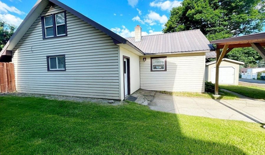 6490 Van Buren St, Bonners Ferry, ID 83805 - 4 Beds, 1 Bath