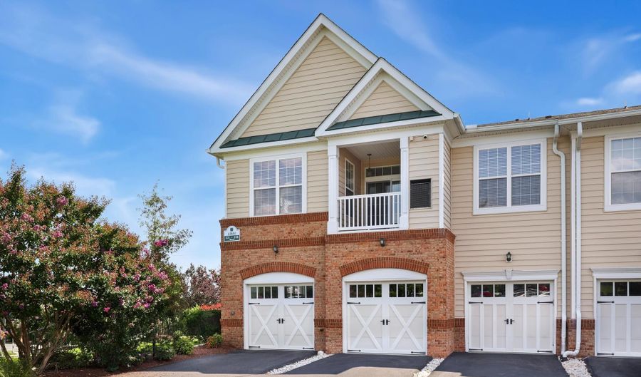 43890 HICKORY CORNER Ter 103, Ashburn, VA 20147 - 2 Beds, 3 Bath