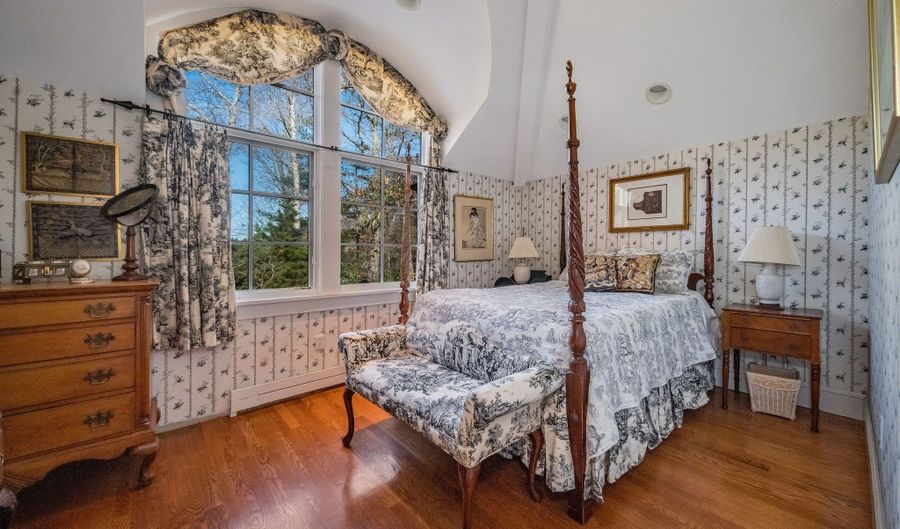 84 Johnsons Point Rd, Branford, CT 06405 - 6 Beds, 7 Bath