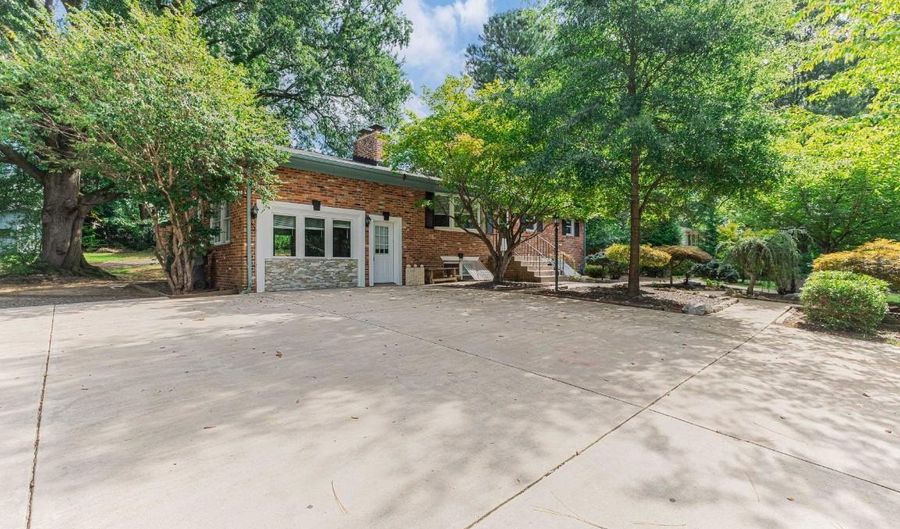 4211 DOWNING St, Annandale, VA 22003 - 5 Beds, 4 Bath