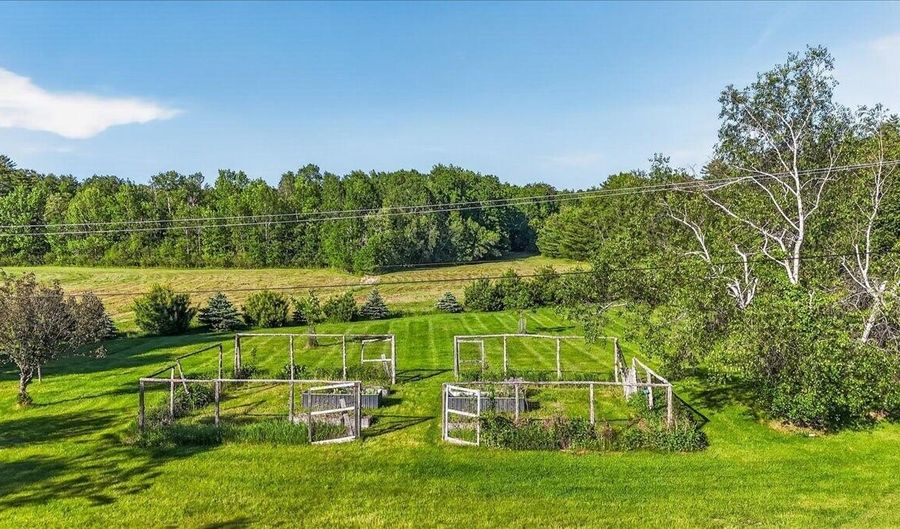 18 Cobb Rd, Belfast, ME 04915 - 4 Beds, 4 Bath