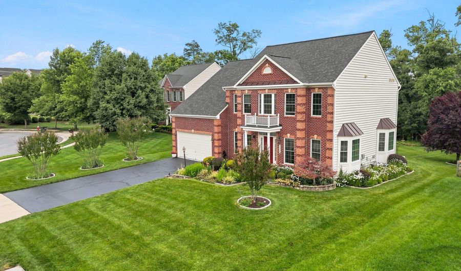 41526 BOSTONIAN Pl, Aldie, VA 20105 - 4 Beds, 4 Bath