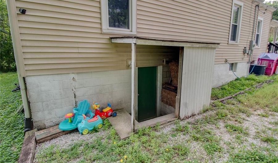 3308 Fernwood Ave, Alton, IL 62002 - 4 Beds, 1 Bath
