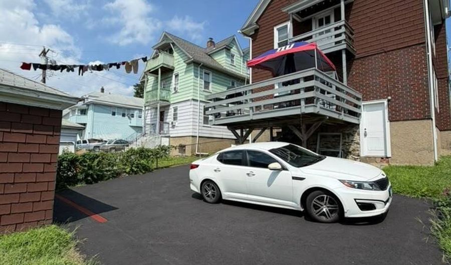 223 Wayne St 2Nd Fl., Bridgeport, CT 06606 - 2 Beds, 1 Bath