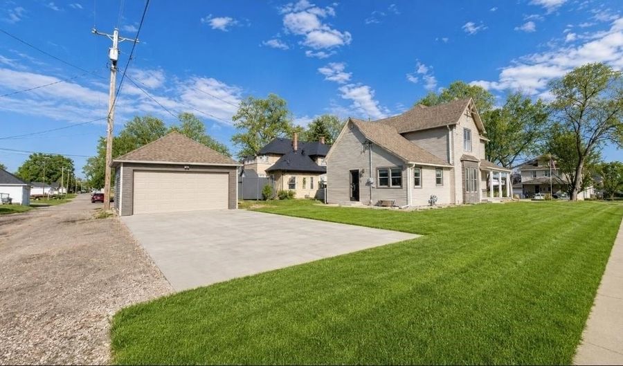336 S 6th St, Albion, NE 68620 - 4 Beds, 2 Bath