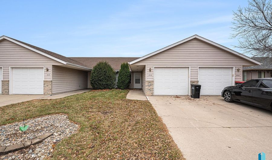 410 N 9th Ave, Brandon, SD 57005 - 2 Beds, 1 Bath