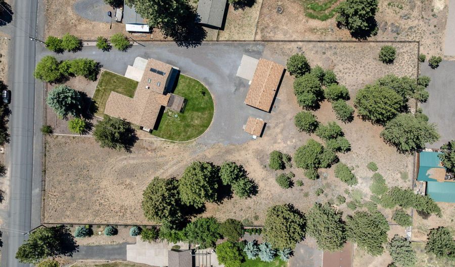 19572 Apache Rd, Bend, OR 97702 - 3 Beds, 2 Bath