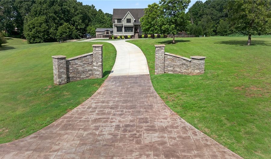 515 Herman Brooks Rd, Belton, SC 29627 - 5 Beds, 4 Bath