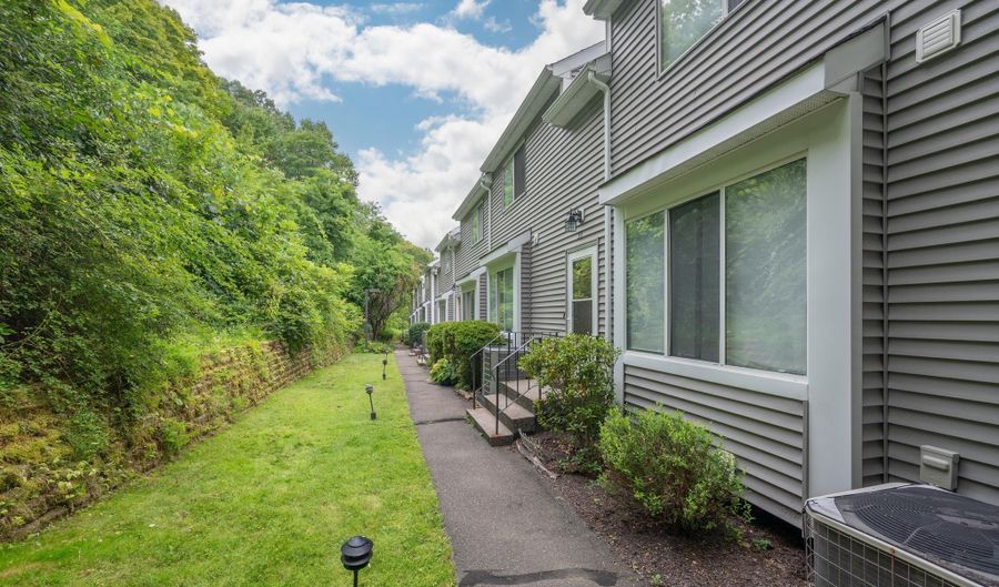 60 Padanaram Rd G53, Danbury, CT 06811 - 2 Beds, 2 Bath