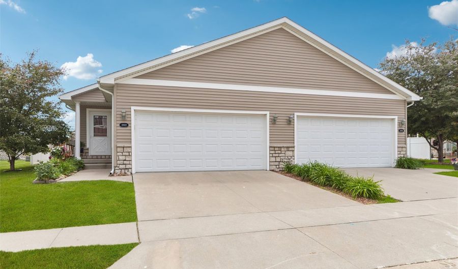 2812 Orinoco Ct SW, Altoona, IA 50009 - 2 Beds, 2 Bath