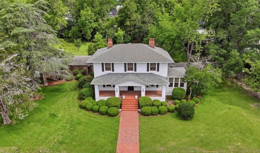 315 E College Ave, Ashburn, GA 31714 - 5 Beds, 4 Bath