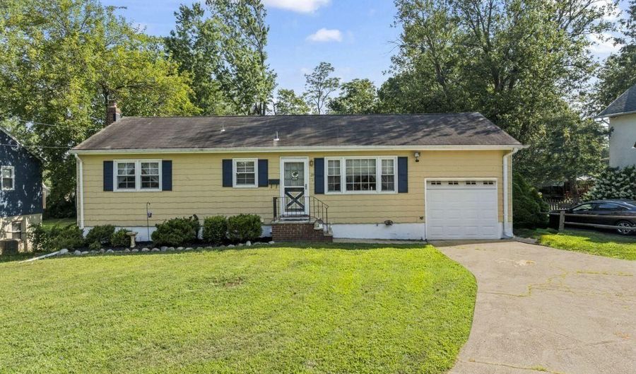 29 South Ave, Atlantic Highlands, NJ 07716 - 3 Beds, 2 Bath