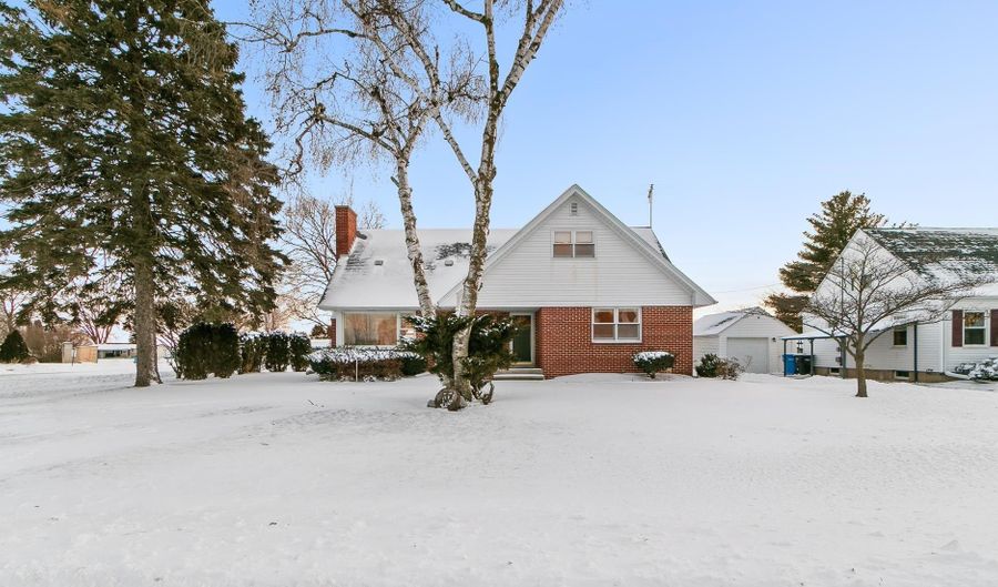 126 Ellickson St, Arlington, WI 53911 - 5 Beds, 3 Bath