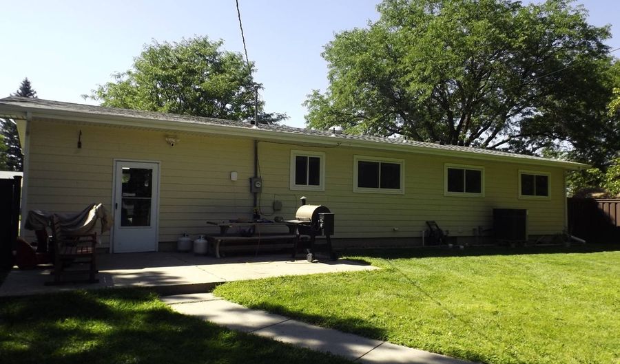 1021 Dakota, Alliance, NE 69301 - 4 Beds, 2 Bath