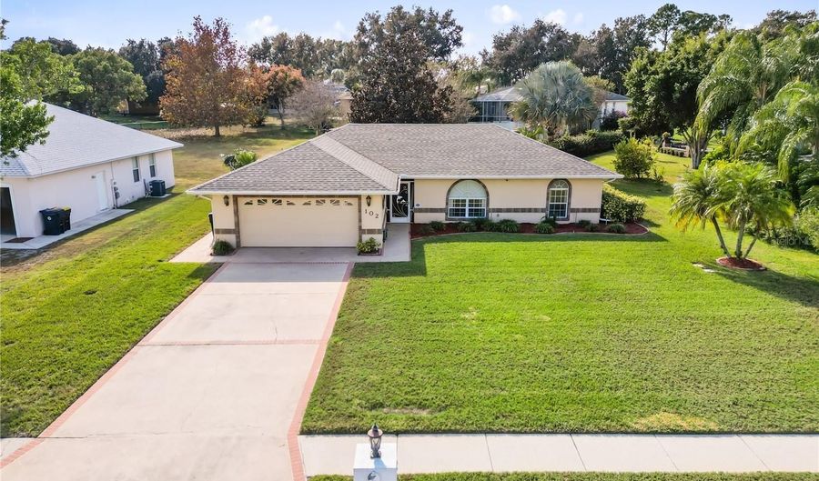 102 WATERVIEW Cir, Auburndale, FL 33823 - 3 Beds, 2 Bath