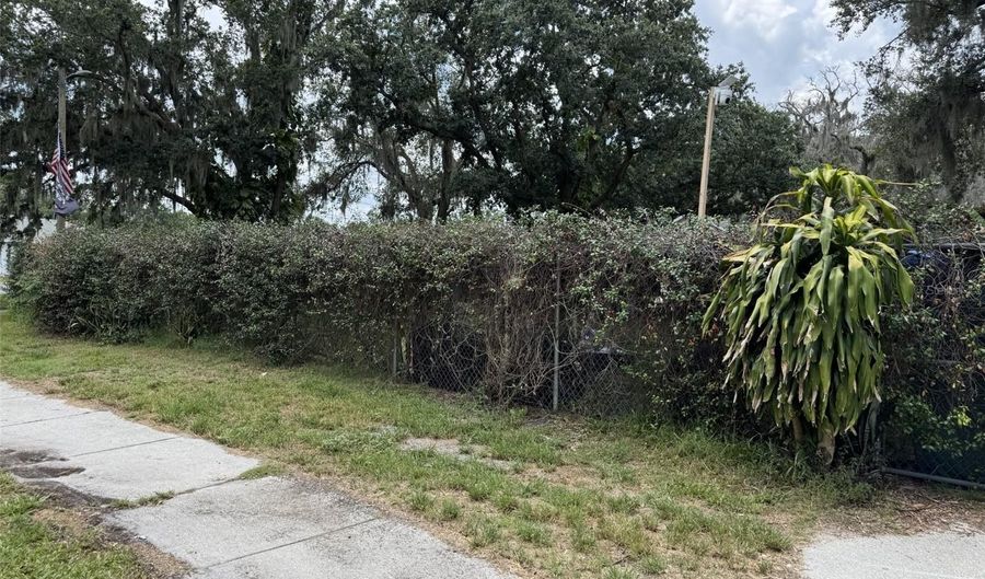 2770 OLD DIXIE Hwy, Auburndale, FL 33823 - 2 Beds, 1 Bath