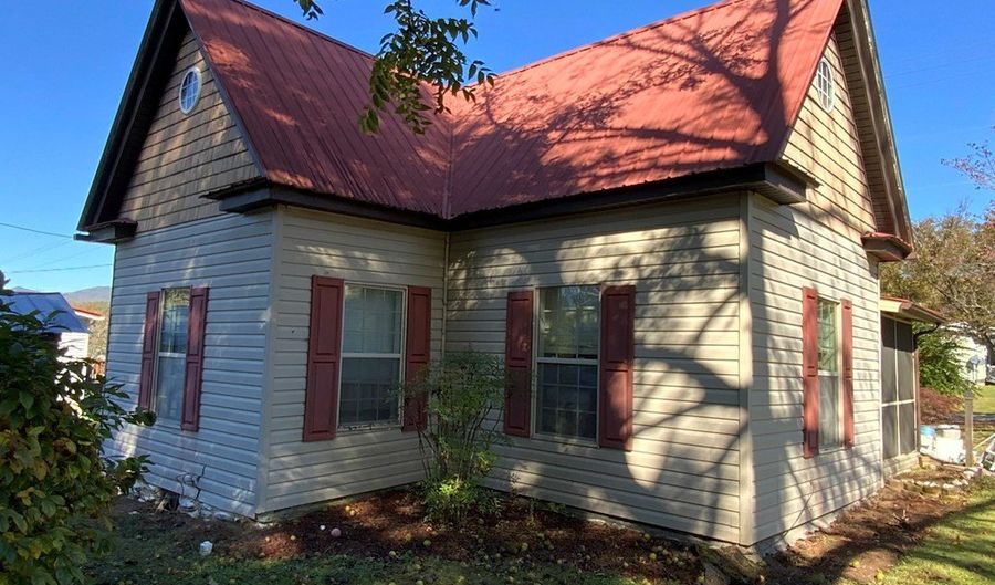 96 Connaheta Ave, Andrews, NC 28901 - 2 Beds, 2 Bath