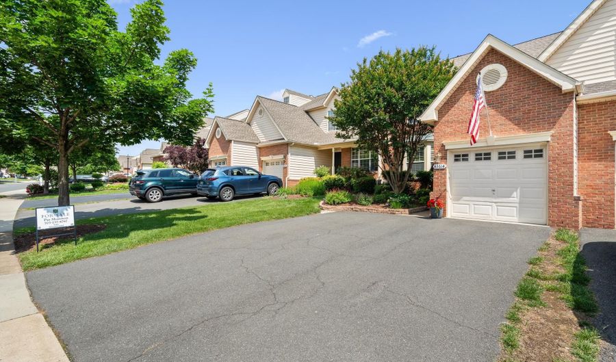 43614 DUNHILL CUP Sq, Ashburn, VA 20147 - 3 Beds, 4 Bath