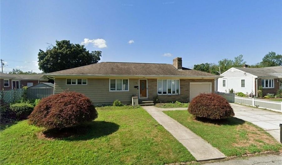 12 Parkside Dr, Johnston, RI 02919 - 2 Beds, 2 Bath