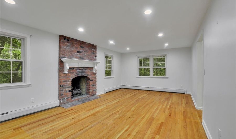 77 Hemlock Rdg, Berlin, CT 06037 - 3 Beds, 3 Bath