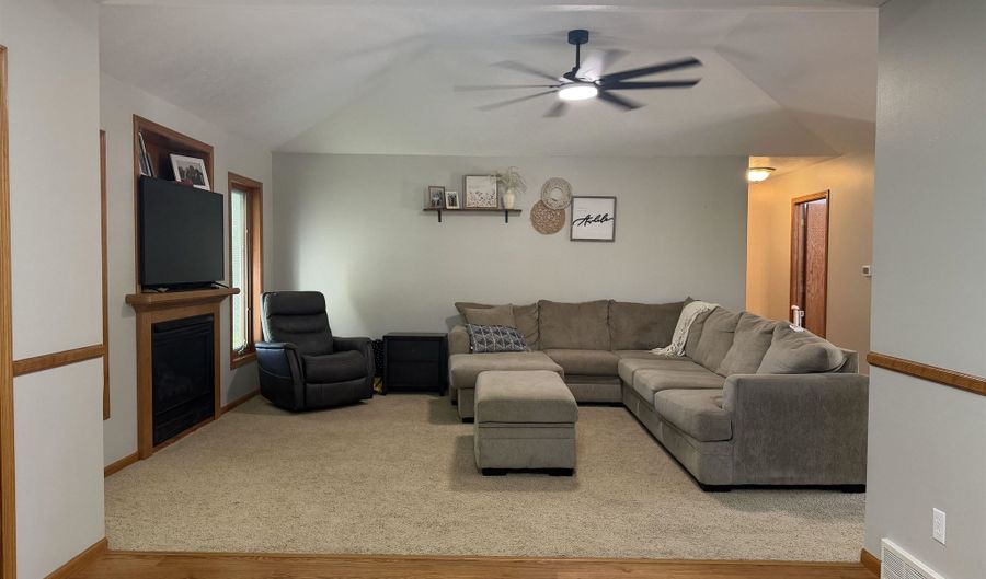 850 E Mill St, Akron, IA 51001 - 4 Beds, 3 Bath