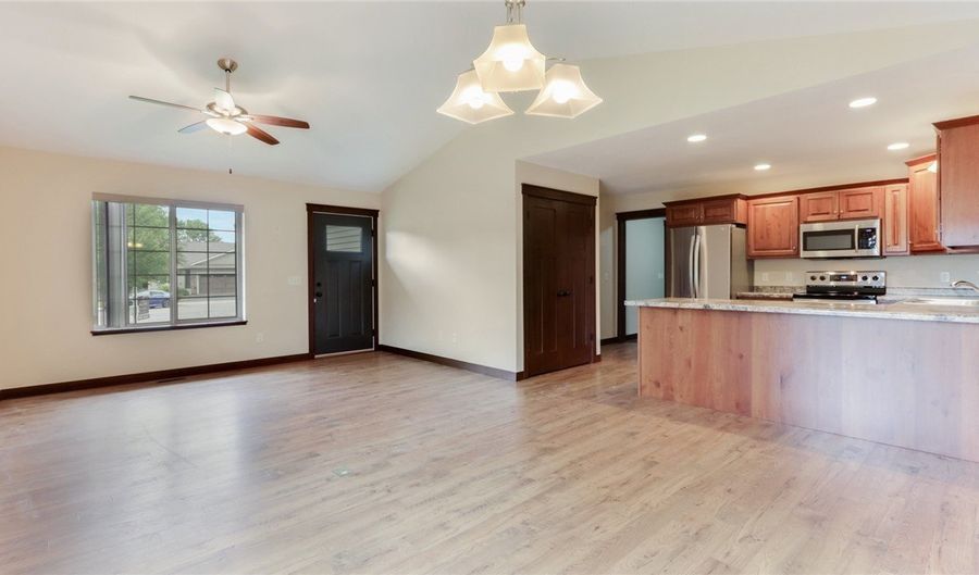 2811 Swallowtail Ct, Altoona, WI 54720 - 2 Beds, 1 Bath