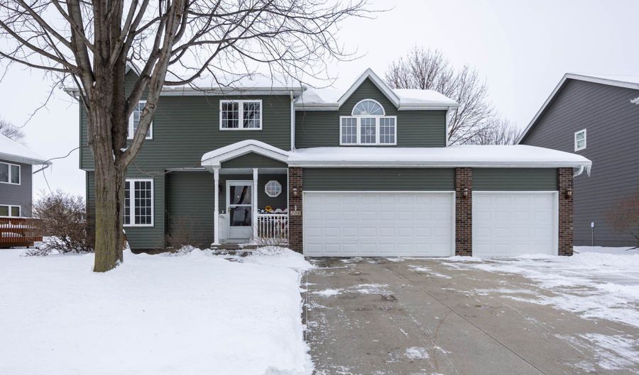 208 13th St SW, Altoona, IA 50009 - 4 Beds, 3 Bath