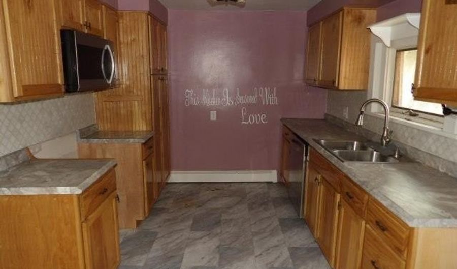 504 Clinton St, Adrian, MI 49221 - 4 Beds, 1 Bath