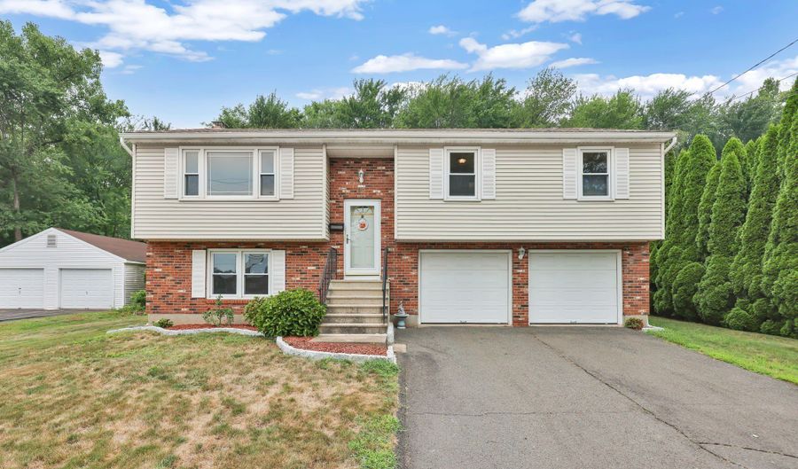 93 Burnham St, Berlin, CT 06037 - 3 Beds, 2 Bath