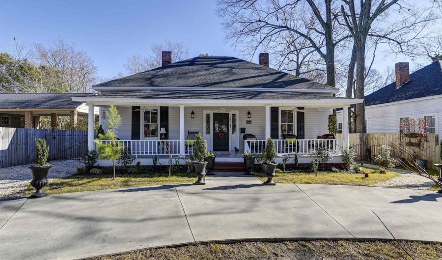 1206 Mill St, Camden, SC 29020 - 3 Beds, 2 Bath