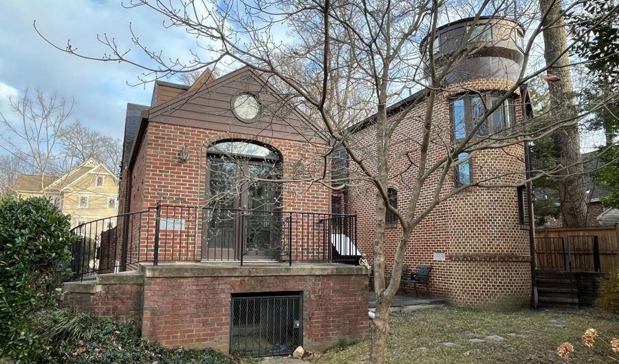 8904 GRANT St, Bethesda, MD 20817 - 4 Beds, 3 Bath