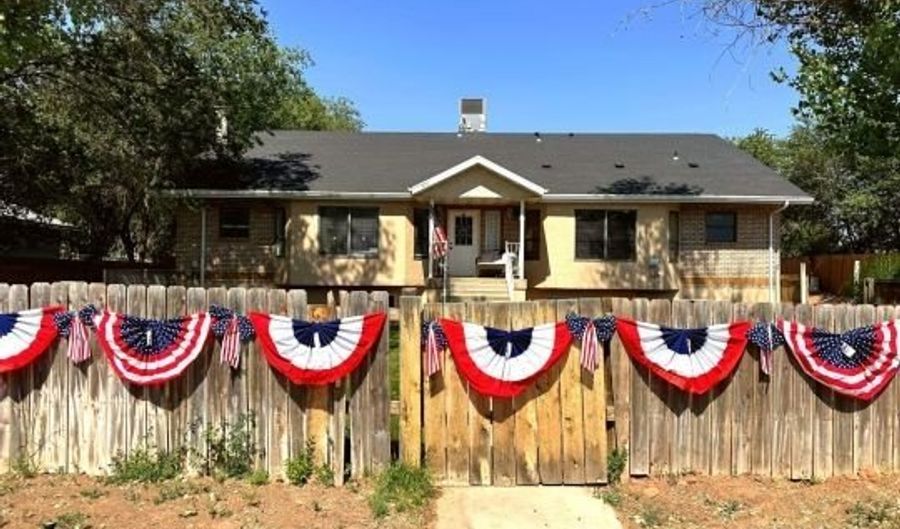 365 N Richard St, Colorado City, AZ 86021 - 13 Beds, 8 Bath