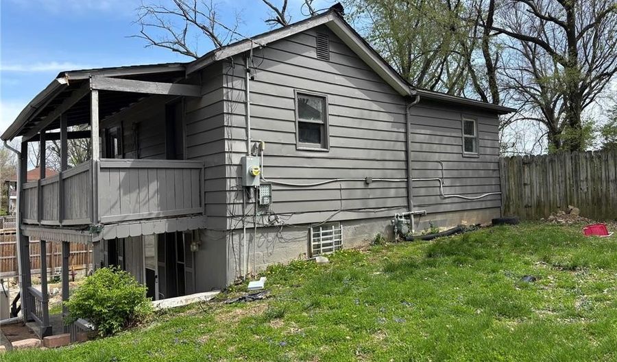 1015 Marie Ave, Alton, IL 62002 - 3 Beds, 2 Bath