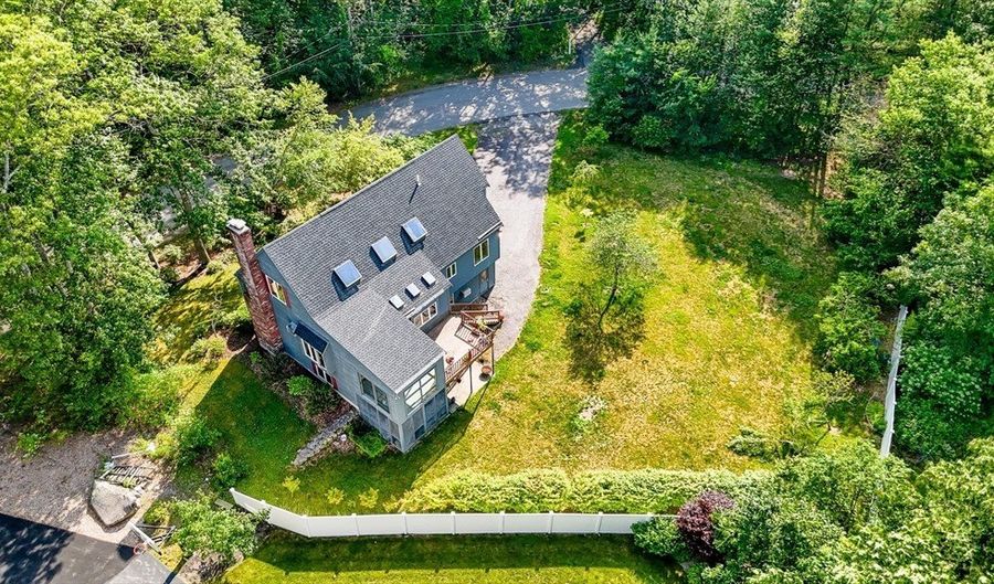 8 Horseshoe Dr, Acton, MA 01720 - 4 Beds, 4 Bath
