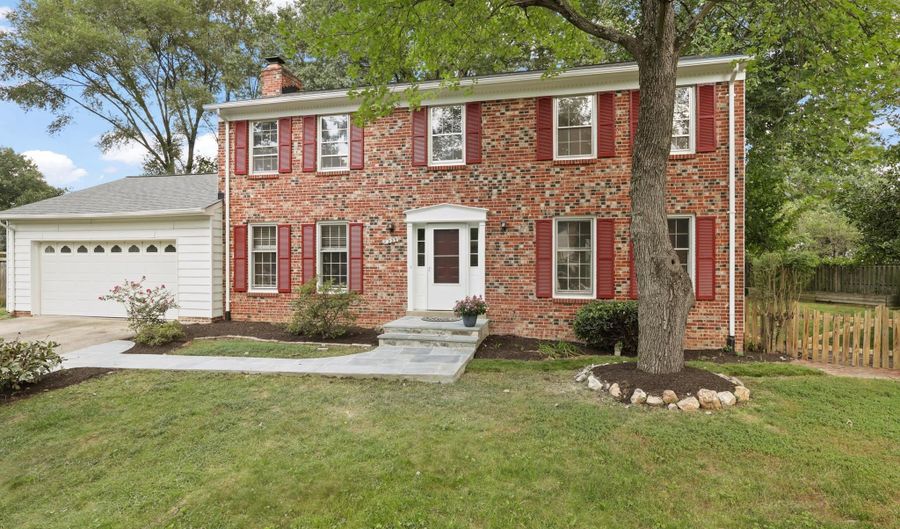 8223 TREEBROOKE Ln, Alexandria, VA 22308 - 4 Beds, 4 Bath