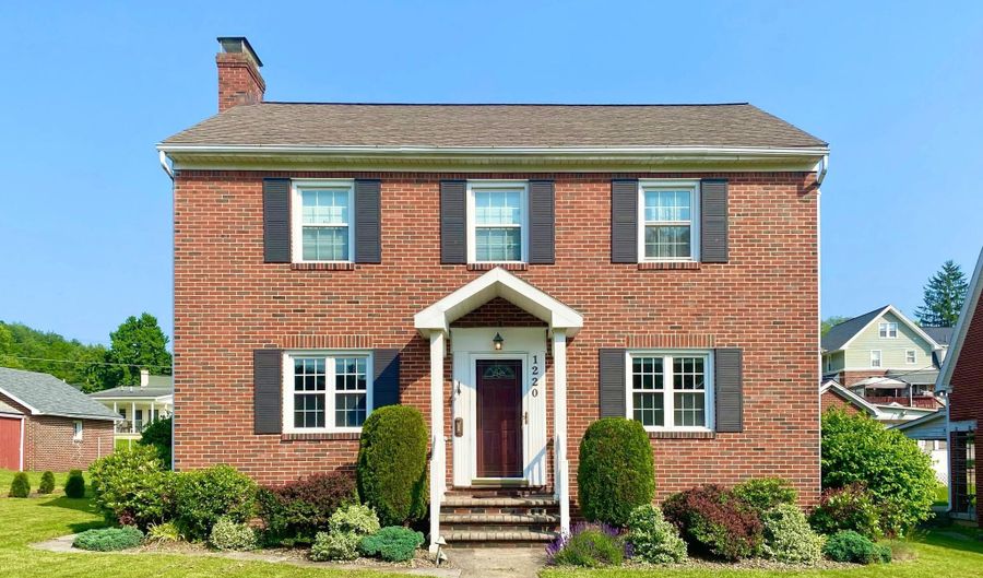 1220 23RD Ave, Altoona, PA 16601 - 3 Beds, 3 Bath