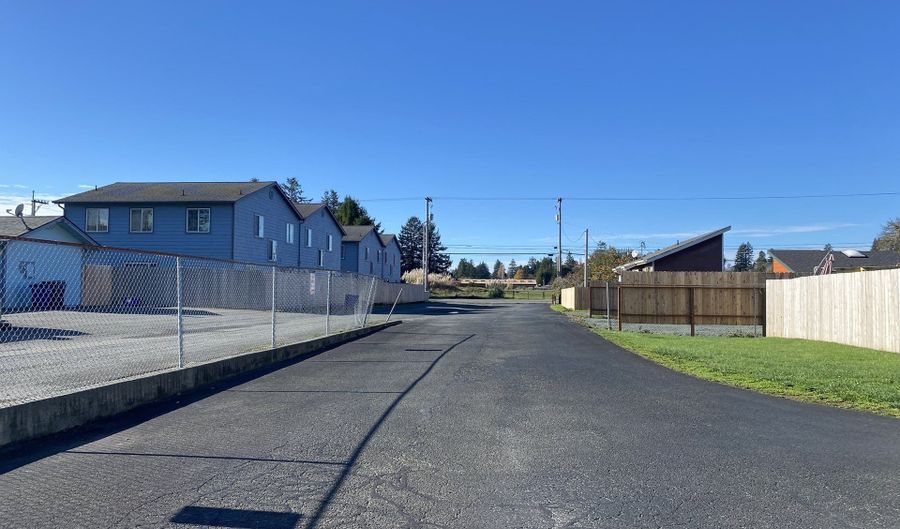 722 PIONEER Rd A, Brookings, OR 97415 - 3 Beds, 1 Bath