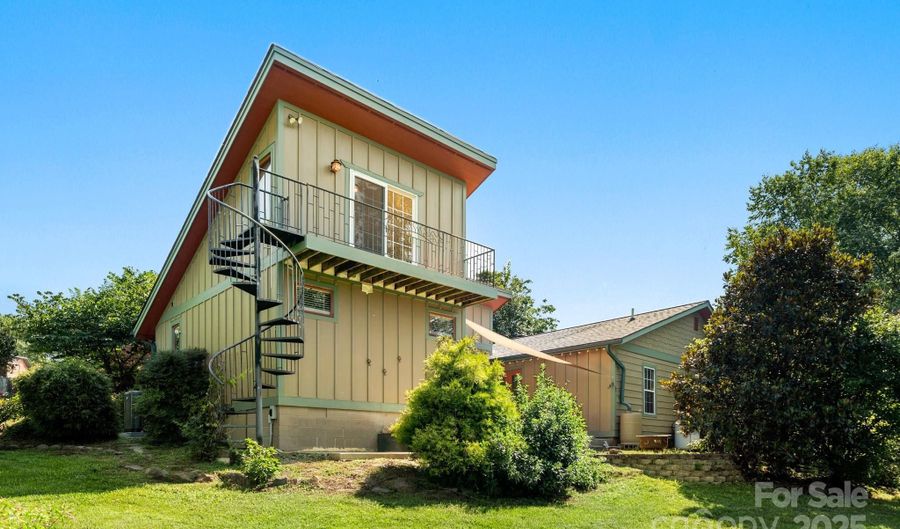 15 Deaver Dr, Asheville, NC 28806 - 3 Beds, 2 Bath