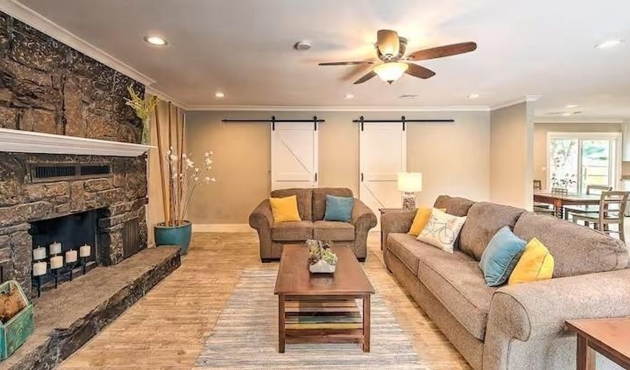 204 SW G St, Bentonville, AR 72712 - 3 Beds, 2 Bath