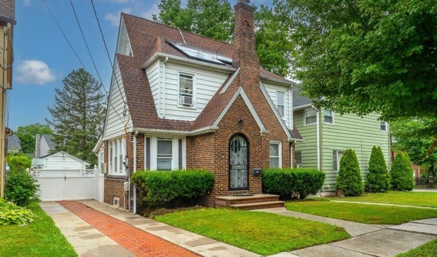 15 Stevens Rd, Belleville, NJ 07109 - 4 Beds, 3 Bath