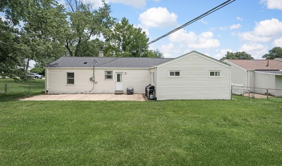 243 Dennison Dr, Ballwin, MO 63021 - 3 Beds, 2 Bath
