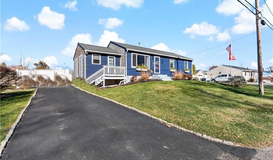 70 Pettee Ave, North Kingstown, RI 02852 - 3 Beds, 1 Bath