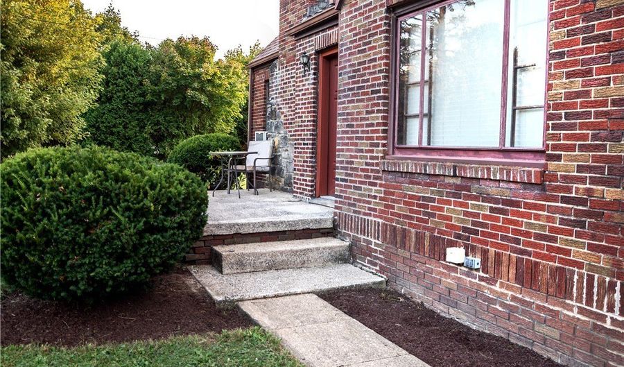 2792 S Canfield Niles Rd, Austintown, OH 44515 - 3 Beds, 2 Bath