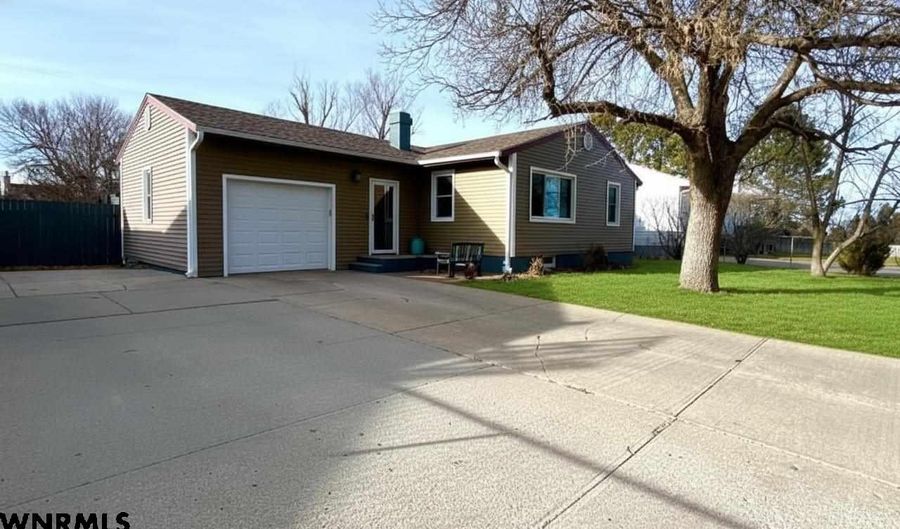 1242 GRAND Ave, Alliance, NE 69301 - 3 Beds, 2 Bath