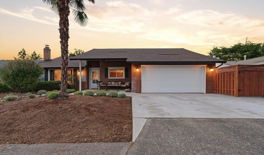 19365 SW CLARION Ct, Beaverton, OR 97003 - 3 Beds, 2 Bath