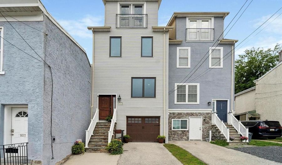 3925 DEXTER St, Philadelphia, PA 19128 - 3 Beds, 4 Bath