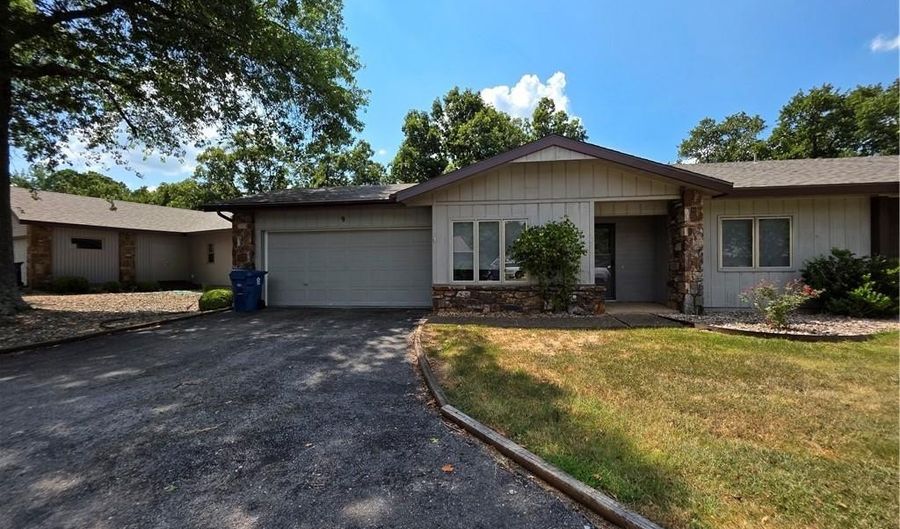 9 Fairway Dr, Bella Vista, AR 72714 - 2 Beds, 2 Bath
