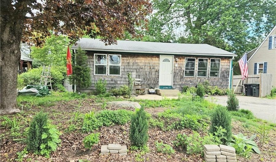 5 Martin St, Coventry, RI 02816 - 2 Beds, 1 Bath